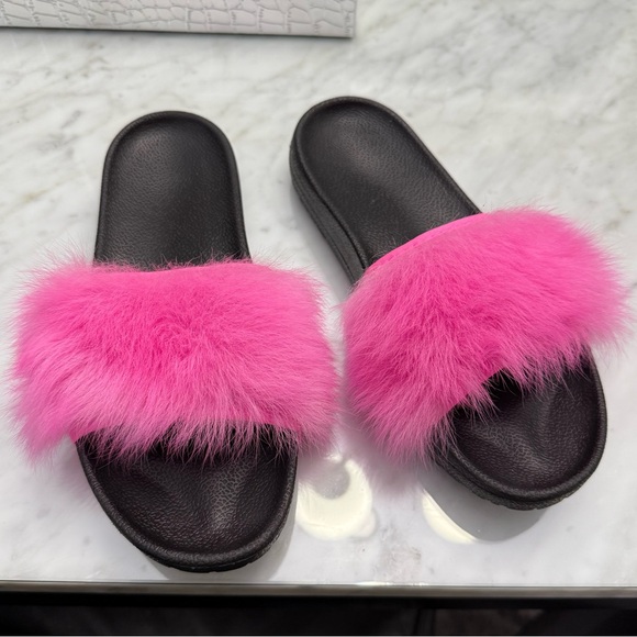 UGG Shoes - UGG Royale Pink Slides Women's Size 8 Fluffy Fur Sandals Slippers
